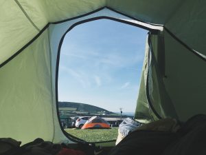 Urlaub mit dem Wohnmobil - Kinder im Zelt